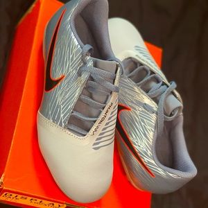 Nike soccer cleats Jr phantom venom club fg